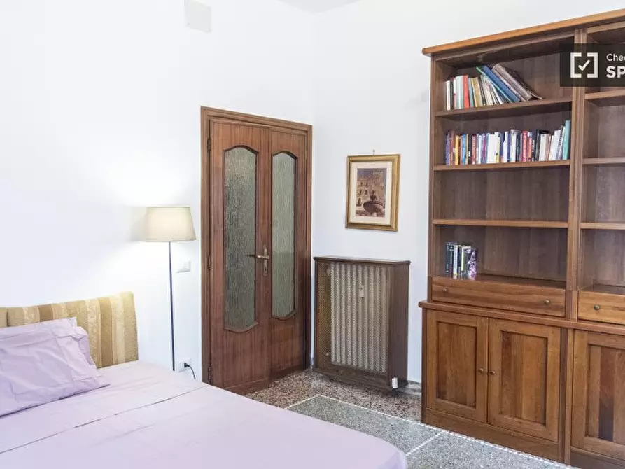 Immagine 3 di Camera condivisa in affitto  in Via Vetulonia a Roma