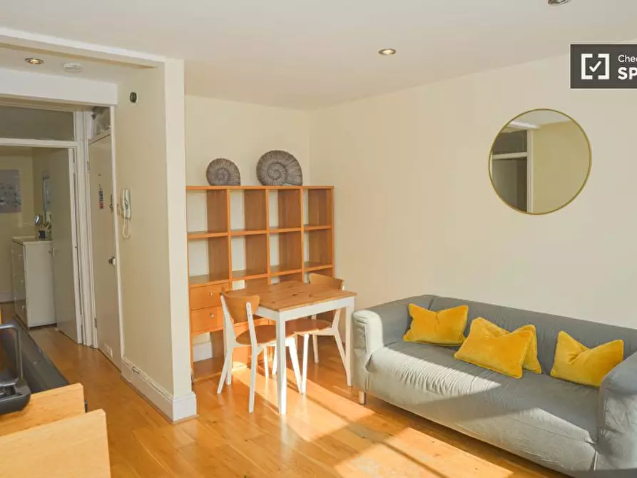 Immagine 2 di Appartamento in affitto  in C St Julian's Rd a Camden Town