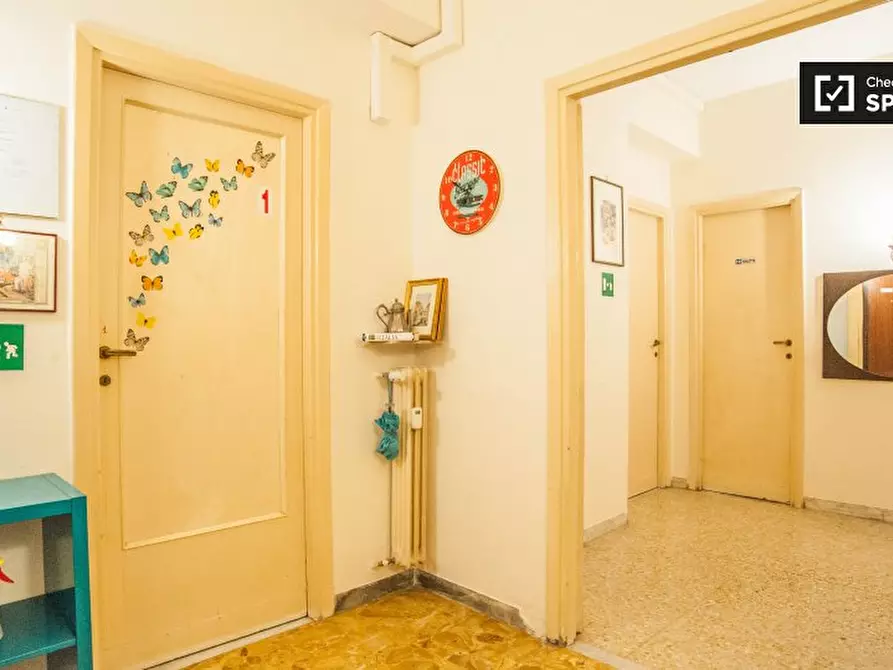 Immagine 5 di Camera condivisa in affitto  in Via Alba a Roma