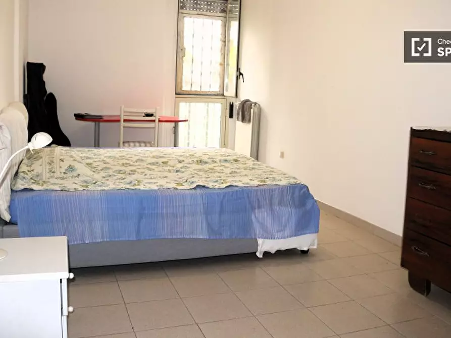 Immagine 4 di Camera condivisa in affitto  in Via Giuseppe de Robertis a Roma