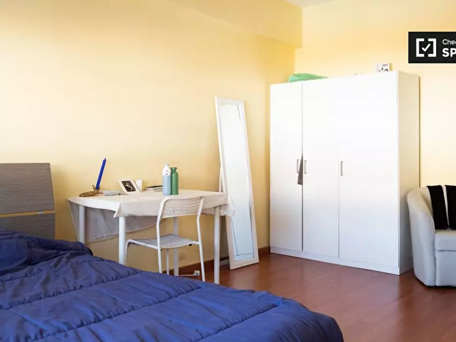 Immagine 2 di Camera condivisa in affitto  in Via Salvatore Pincherle a Roma