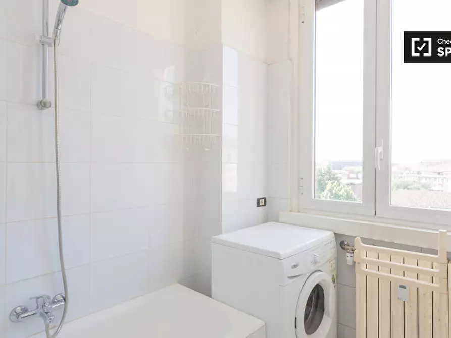 Immagine 17 di Camera condivisa in affitto  in Viale Lucania a Milano