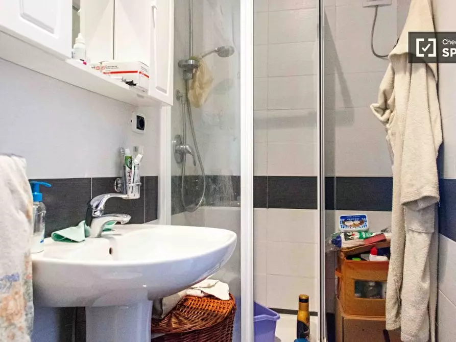 Immagine 3 di Camera condivisa in affitto  in Via Tuscolana a Roma