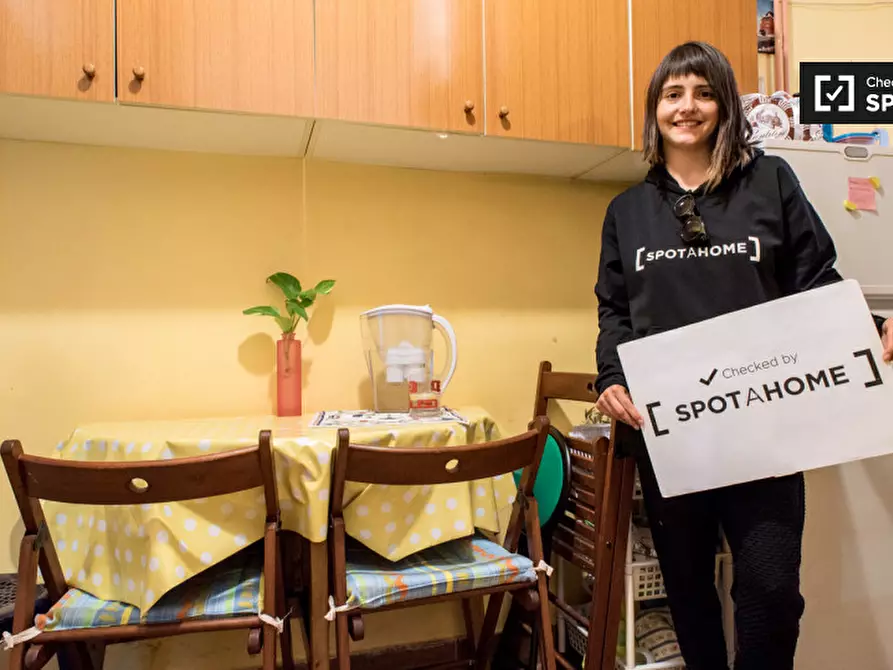 Immagine 11 di Camera condivisa in affitto  in Via degli Equi a Roma