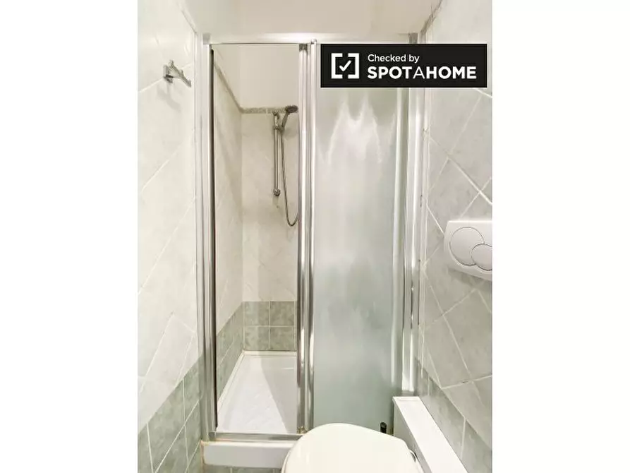 Immagine 7 di Camera condivisa in affitto  in Via Matteo Boiardo a Roma