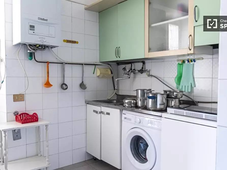 Immagine 6 di Camera condivisa in affitto  in Via Carlo Mirabello a Roma