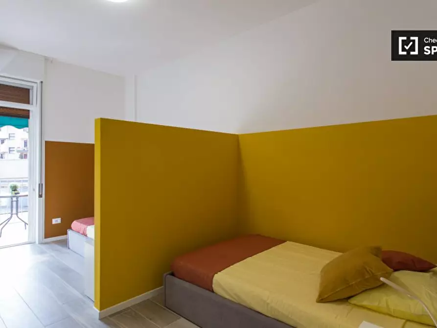 Immagine 2 di Camera condivisa in affitto  in Piazzale Siena a Milano