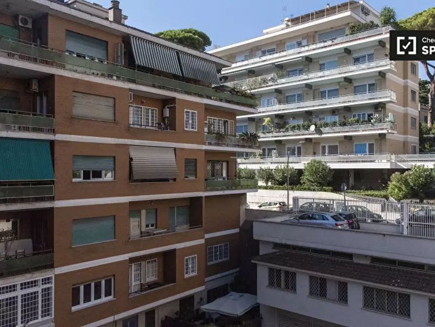 Immagine 6 di Camera condivisa in affitto  in Via Anastasio II a Roma