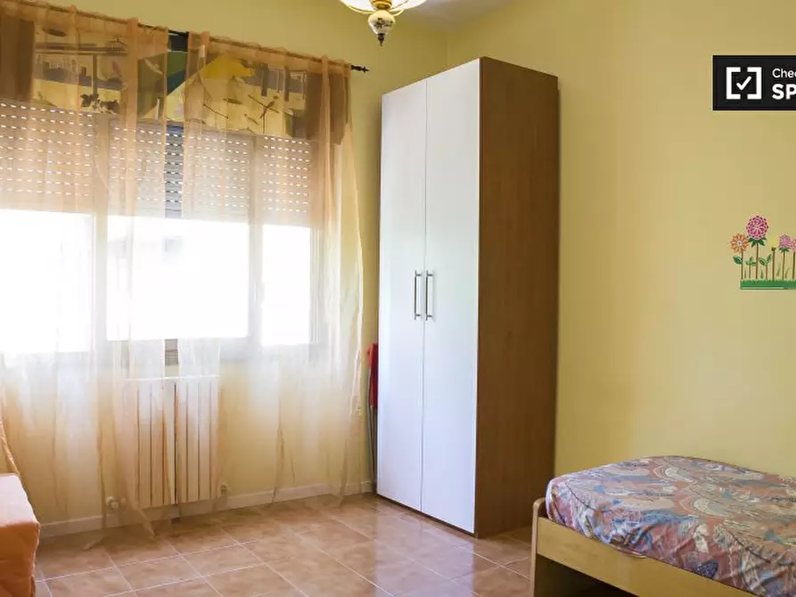 Immagine 3 di Camera condivisa in affitto  in Via Rugantino, 00169 Roma RM, Italy a Roma