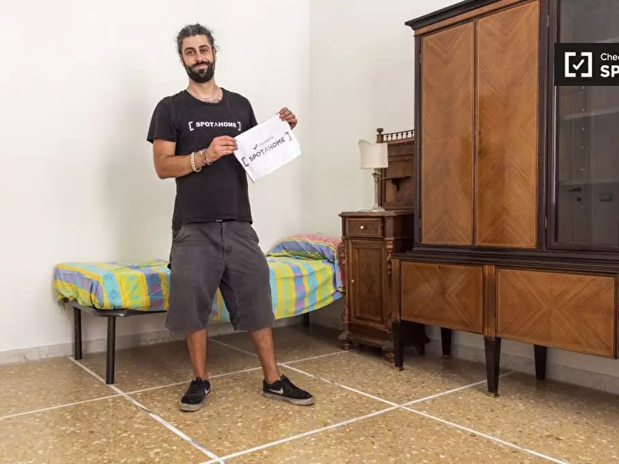 Immagine 10 di Camera condivisa in affitto  in Viale delle Provincie a Roma