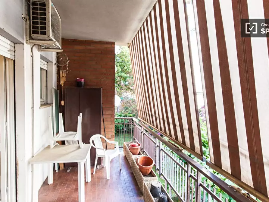 Immagine 5 di Camera condivisa in affitto  in Via Cinigiano a Roma