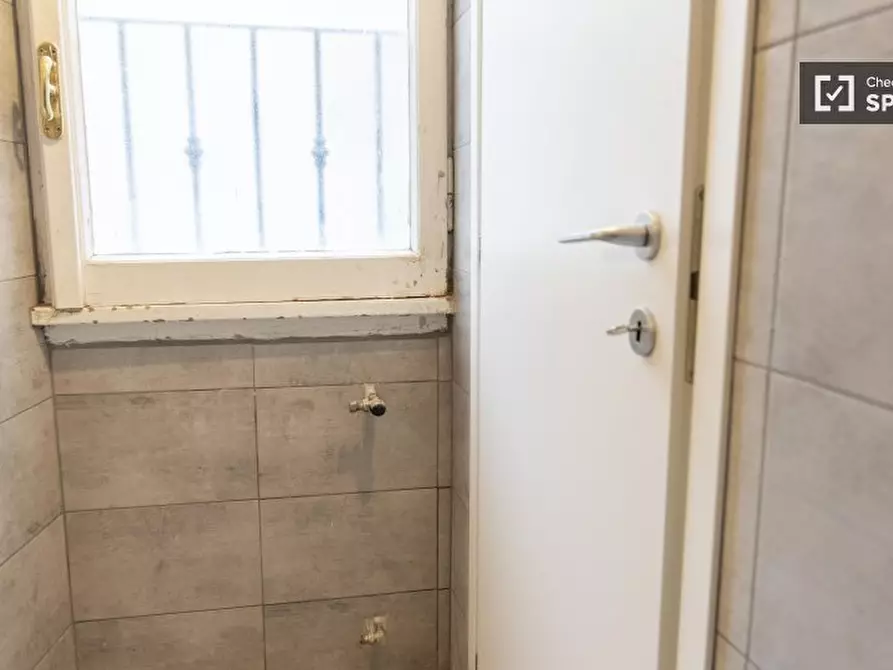 Immagine 3 di Camera condivisa in affitto  in Via Val d'Aosta a Roma