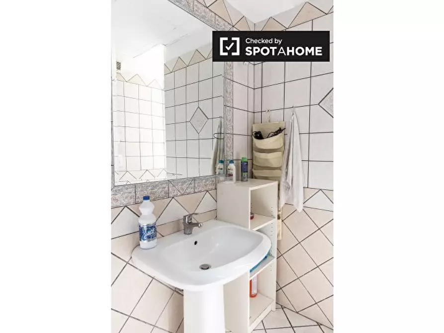 Immagine 16 di Camera condivisa in affitto  in Viale Regina Margherita, 00198 Roma RM, Italy a Roma