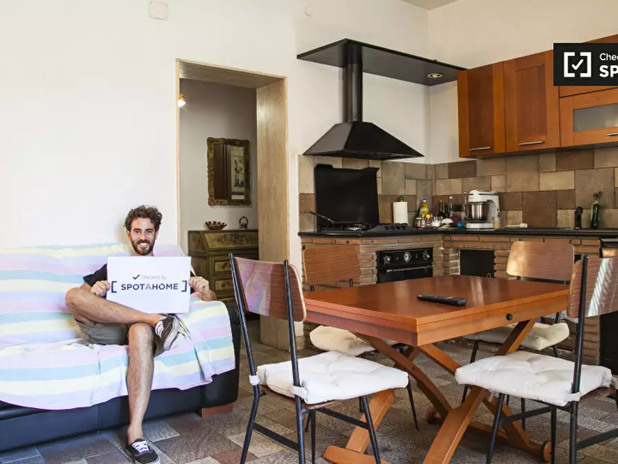 Immagine 12 di Camera condivisa in affitto  in Via dei Crispolti a Roma