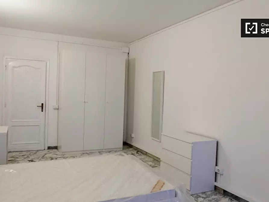Immagine 2 di Camera condivisa in affitto  in Via Paola Falconieri a Roma