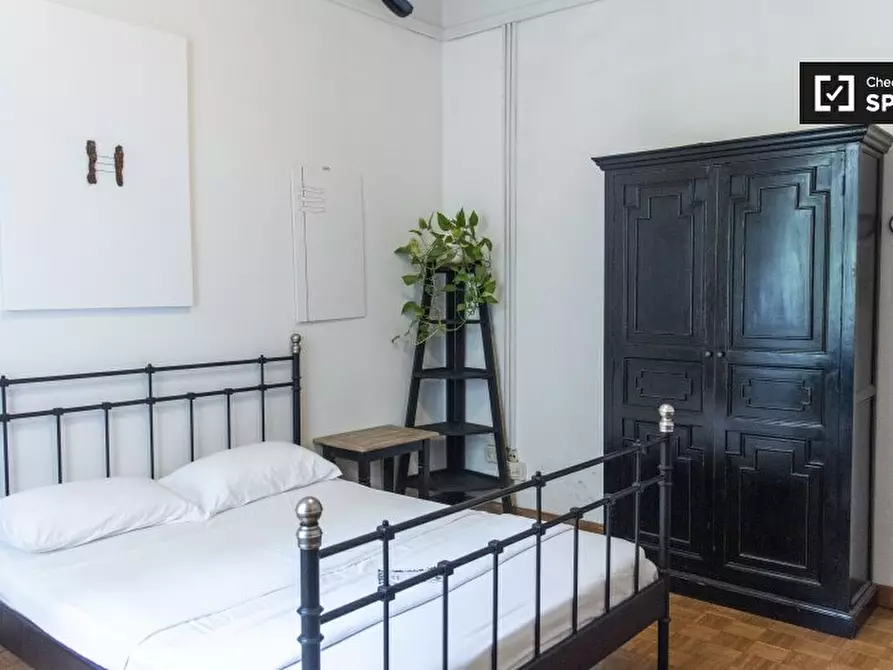 Immagine 3 di Camera condivisa in affitto  in Viale Glorioso a Roma