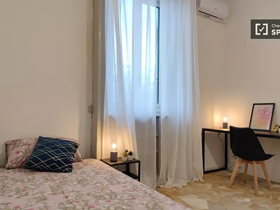 Immagine 2 di Camera condivisa in affitto  in Via Plinio a Milano