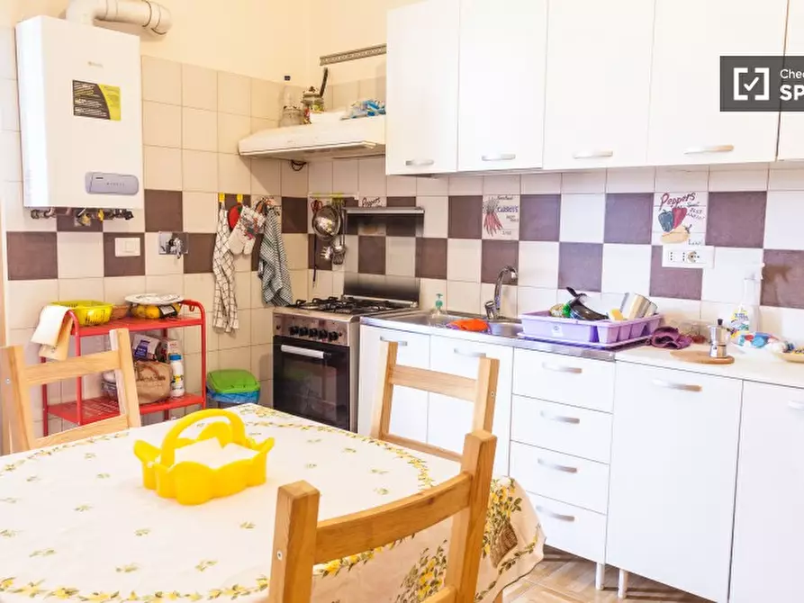 Immagine 6 di Camera condivisa in affitto  in Via di acqua bullicante a Roma