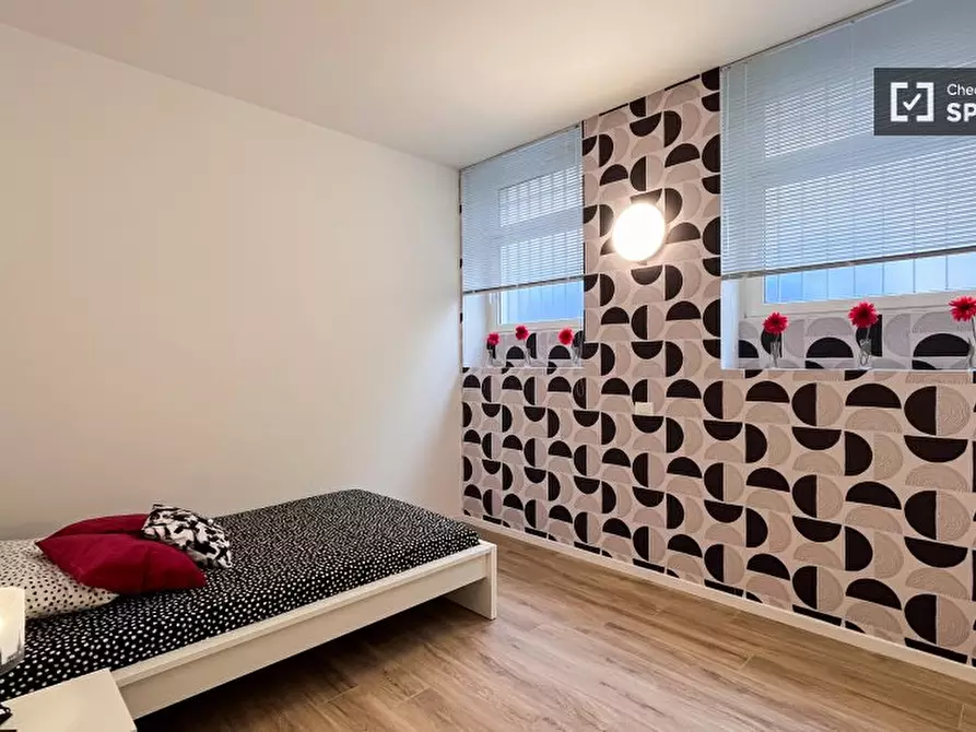 Immagine 17 di Camera condivisa in affitto  in Via Disciplini a Milano