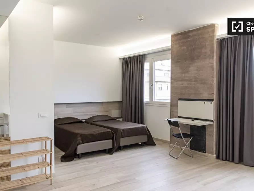 Immagine 1 di Appartamento in affitto  in Via di Acqua Bullicante a Roma