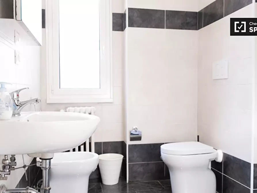 Immagine 13 di Camera condivisa in affitto  in Viale dei Salesiani a Roma