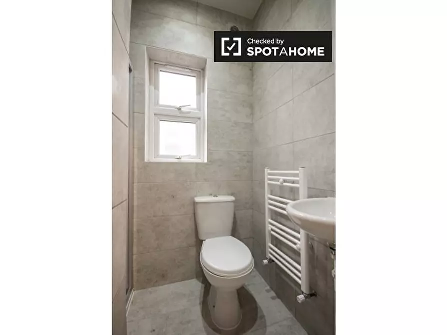 Immagine 14 di Camera condivisa in affitto  in Drayton Road a Tottenham