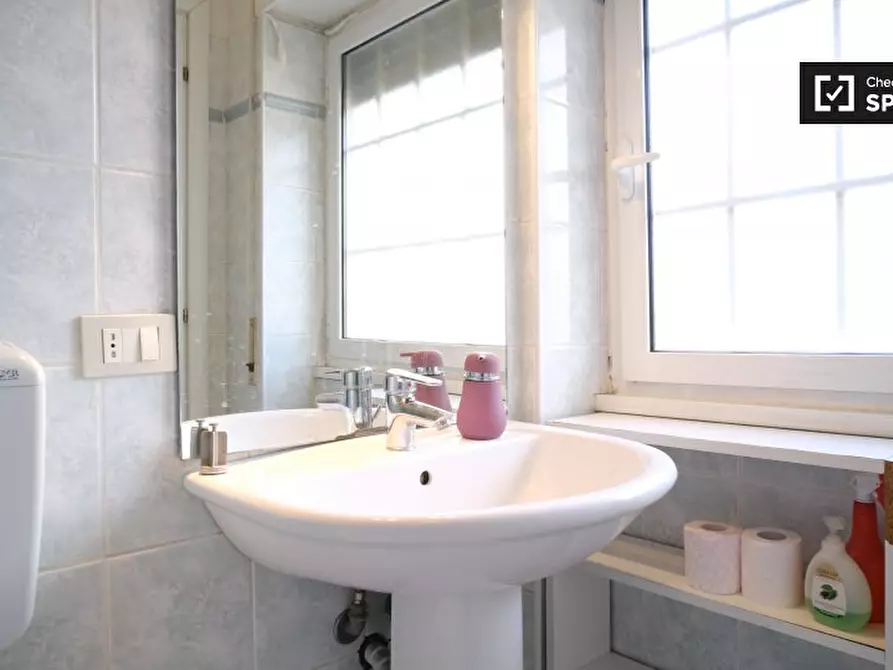 Immagine 14 di Camera condivisa in affitto  in Viale dell'Arte, 00144 Roma RM, Italy a Roma