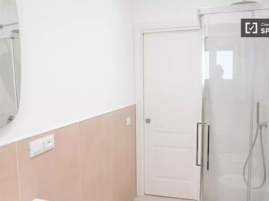 Immagine 9 di Camera condivisa in affitto  in Via Licinio Stolone a Roma