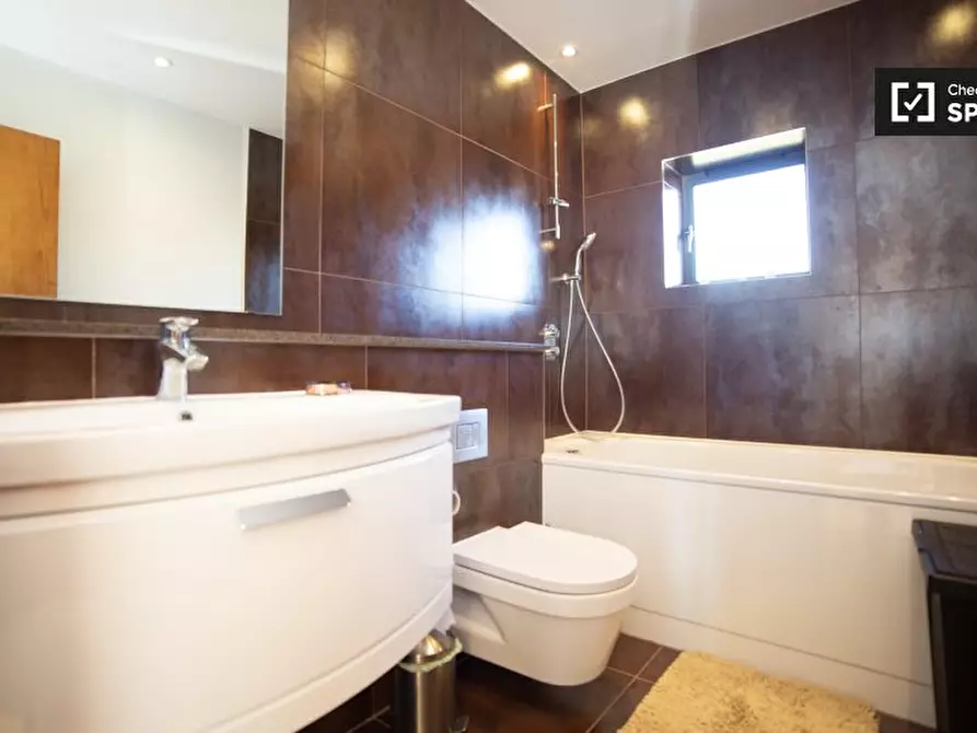 Immagine 15 di Camera condivisa in affitto  in Selsdon Way, Isle of Dogs, London E14 9GR, UK a Poplar