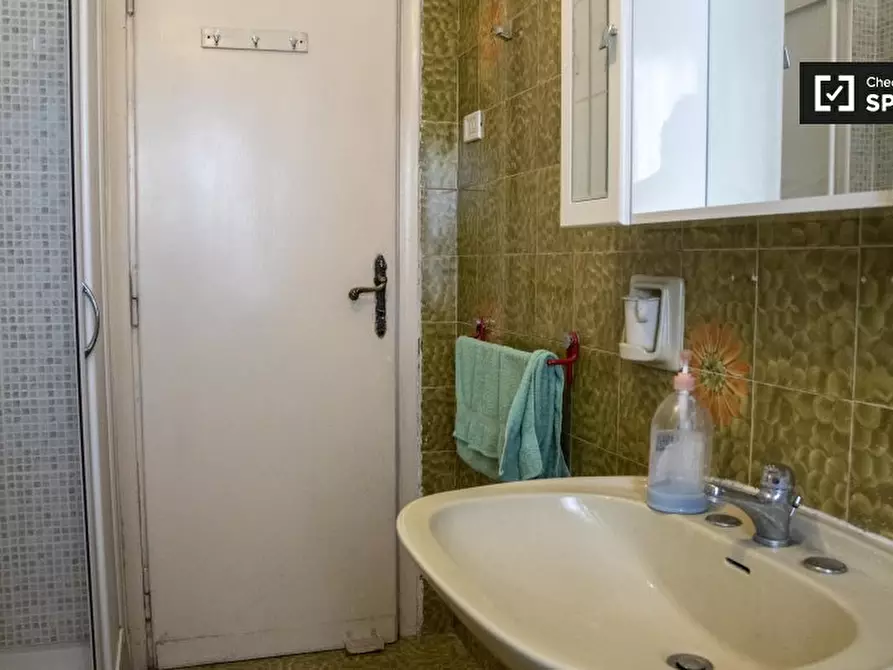 Immagine 15 di Camera condivisa in affitto  in Via di Val Tellina a Roma