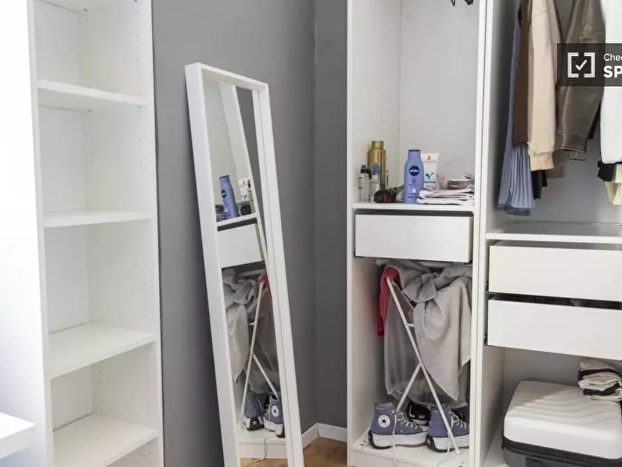 Immagine 4 di Camera condivisa in affitto  in Piazza Regina Margherita a Roma