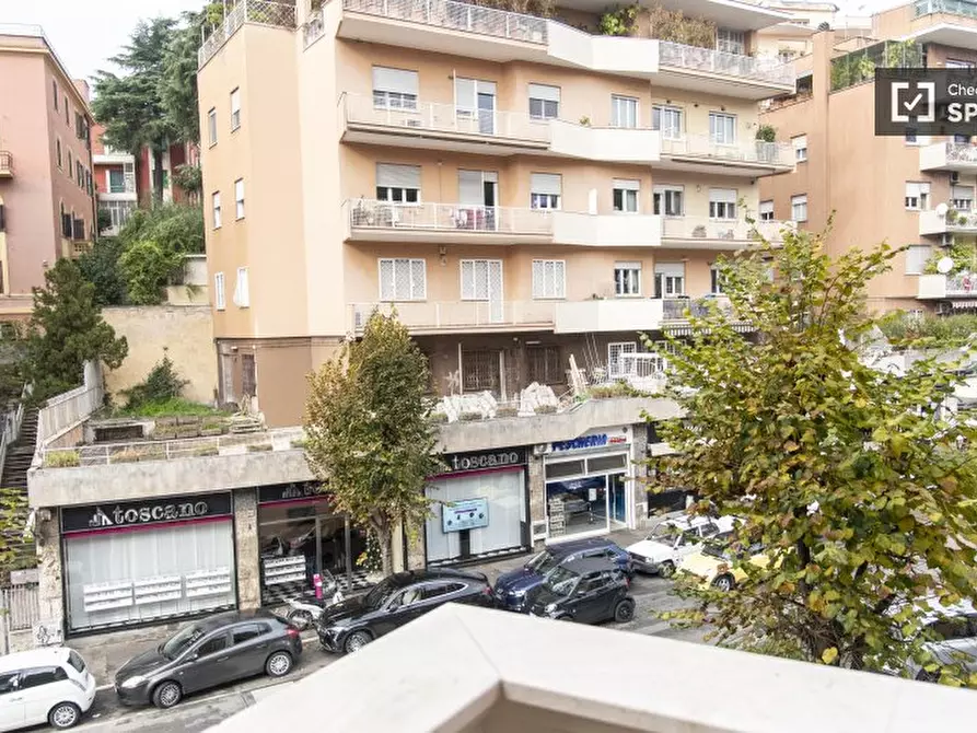 Immagine 17 di Camera condivisa in affitto  in Viale delle Medaglie d'Oro a Roma
