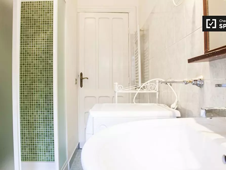 Immagine 16 di Camera condivisa in affitto  in Largo Magnagrecia a Roma