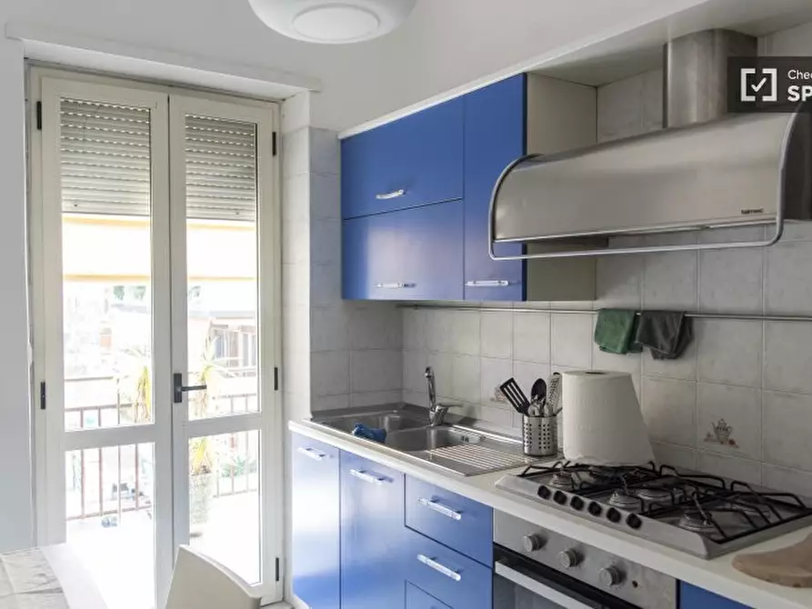 Immagine 13 di Camera condivisa in affitto  in Piazza Alfonso Neuschuler a Roma