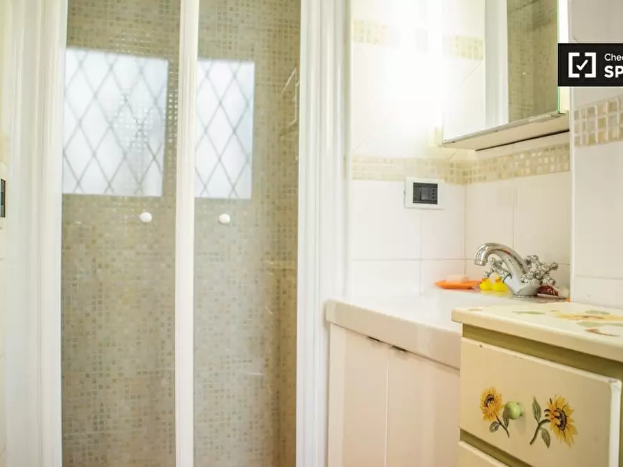 Immagine 3 di Camera condivisa in affitto  in Via S. Lucio, 00165 Roma RM, Italy a Roma