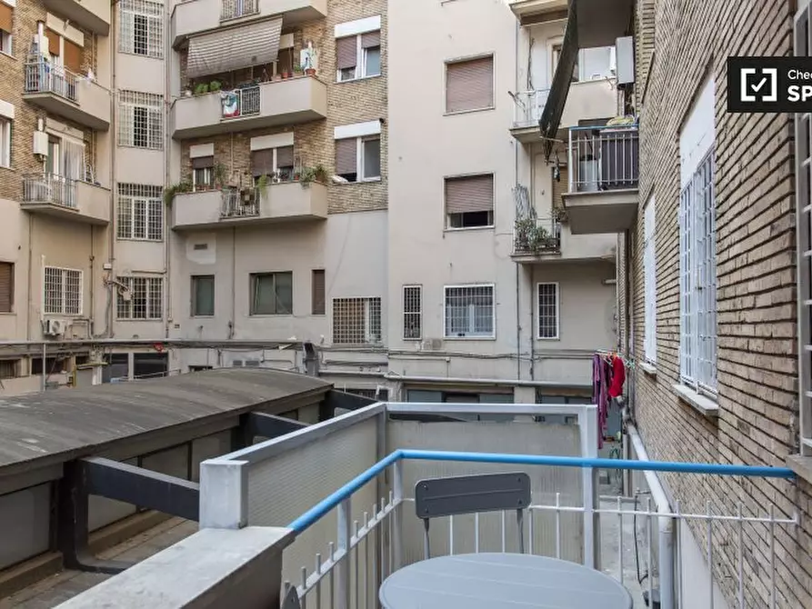 Immagine 4 di Camera condivisa in affitto  in Via Capo Miseno a Roma