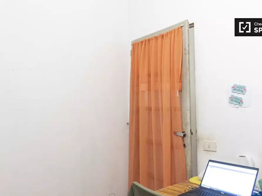 Immagine 8 di Camera condivisa in affitto  in Via Camilla a Roma