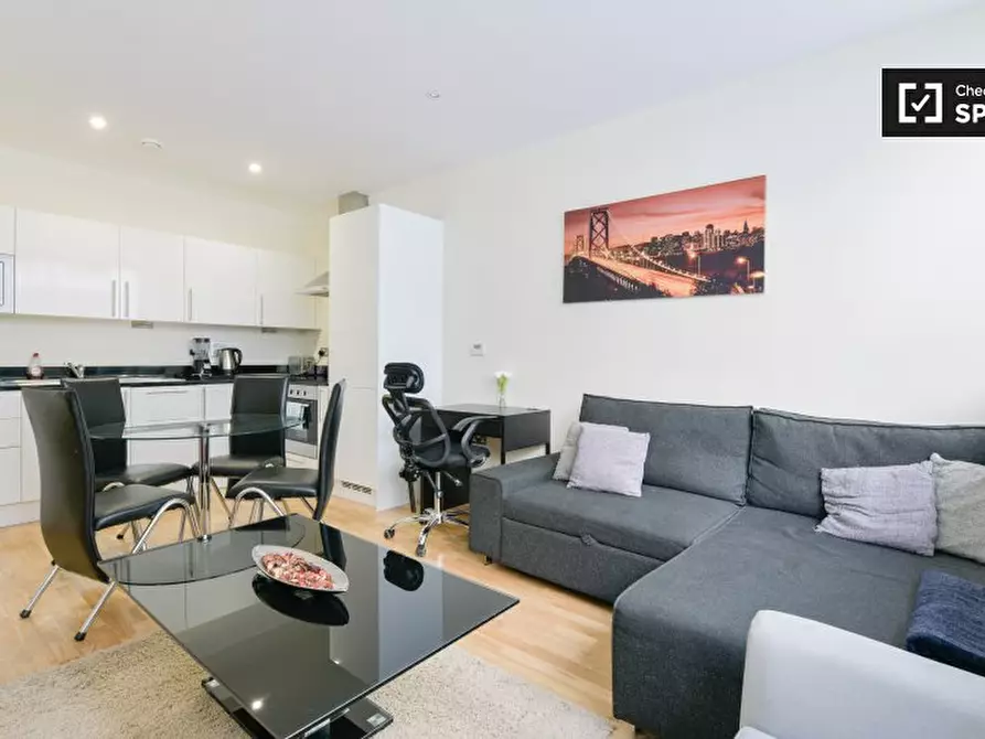 Immagine 1 di Appartamento in affitto  in Lanterns Way, Isle of Dogs, London E14 9JH, UK a Poplar