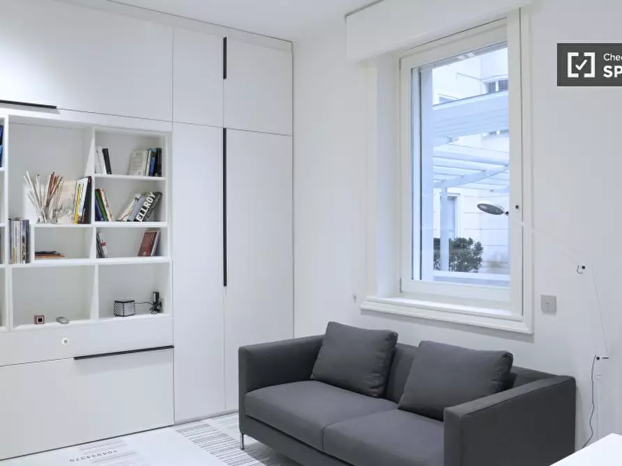 Immagine 3 di Ufficio in affitto  in Vía Privata Maria Teresa a Milano