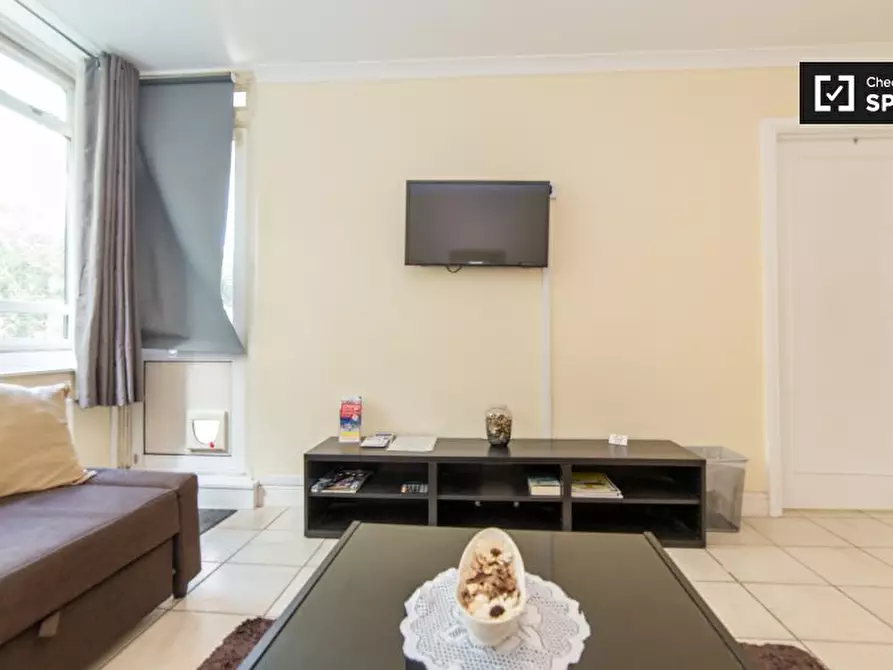 Immagine 4 di Appartamento in affitto  in Flat, Whitley House, Churchill Gardens, London SW1V 3BH, UK a 