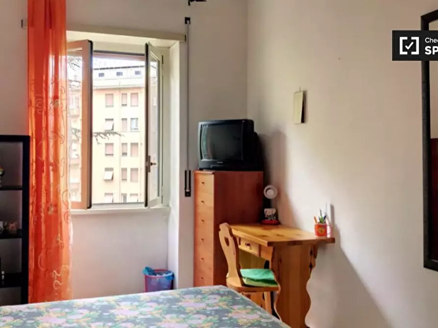 Immagine 4 di Camera condivisa in affitto  in Via Aquilonia, 00177 Roma RM, Italy a Roma