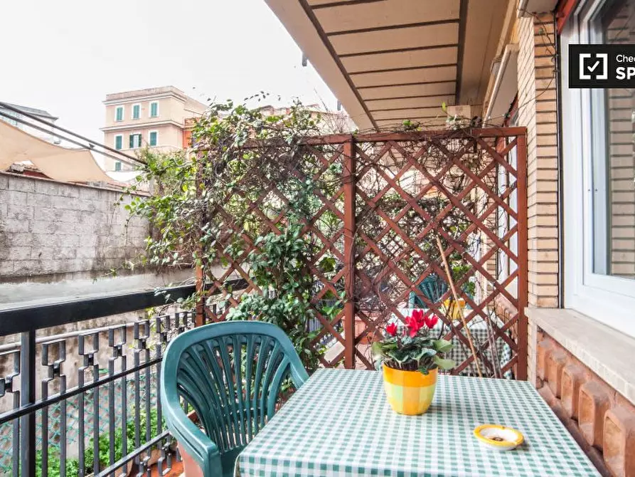 Immagine 19 di Camera condivisa in affitto  in Via della Cava Aurelia a Roma