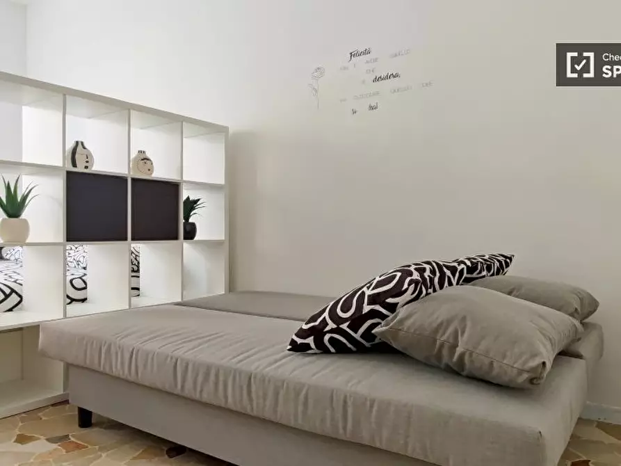 Immagine 4 di Ufficio in affitto  in Via Lorenteggio a Milano