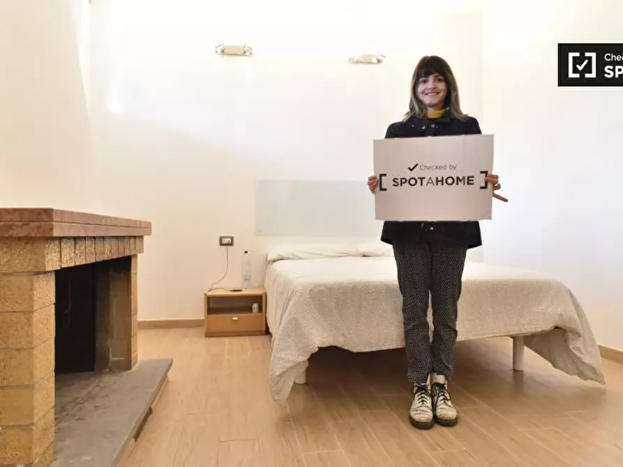 Immagine 16 di Camera condivisa in affitto  in Via Santa Domenica Talao, 00173 Roma RM, Italy a Roma