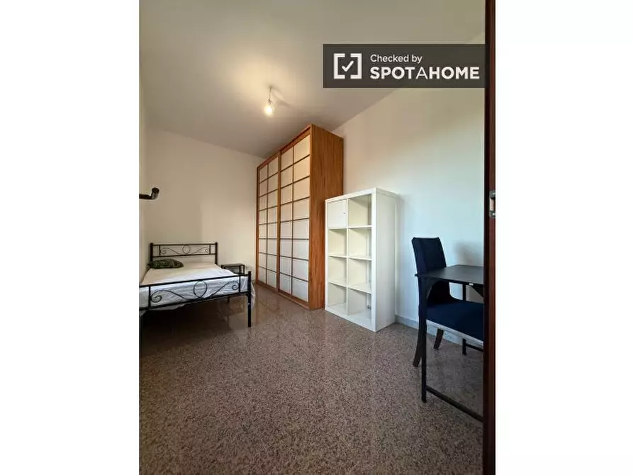 Immagine 11 di Camera condivisa in affitto  in Via Argusto a Roma