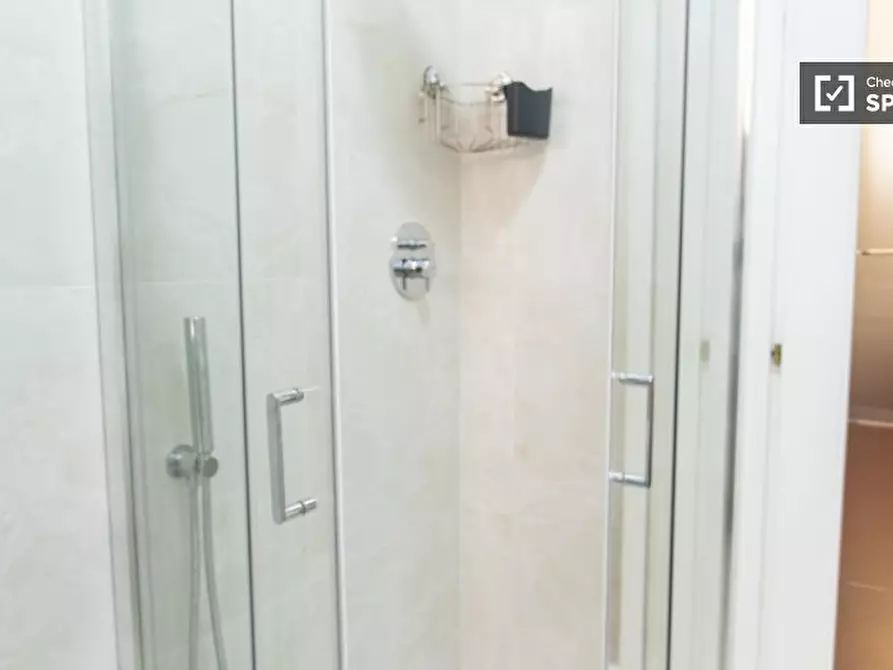 Immagine 13 di Camera condivisa in affitto  in Viale dei Quattro Venti a Roma