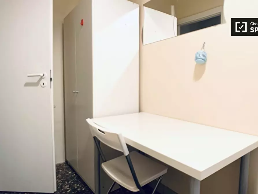 Immagine 3 di Camera condivisa in affitto  in Via Alessandro Cialdi a Roma