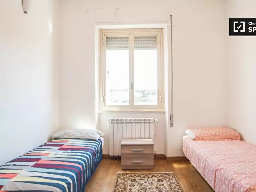 Immagine 2 di Camera condivisa in affitto  in Via Giovanni Battista Bastianelli a Roma