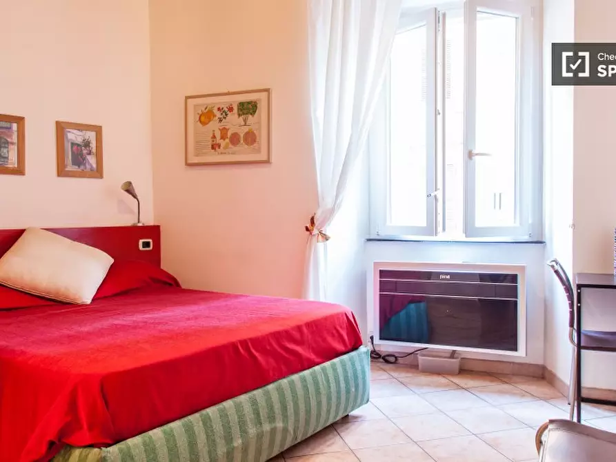 Immagine 5 di Camera condivisa in affitto  in Via Calatafimi a Roma