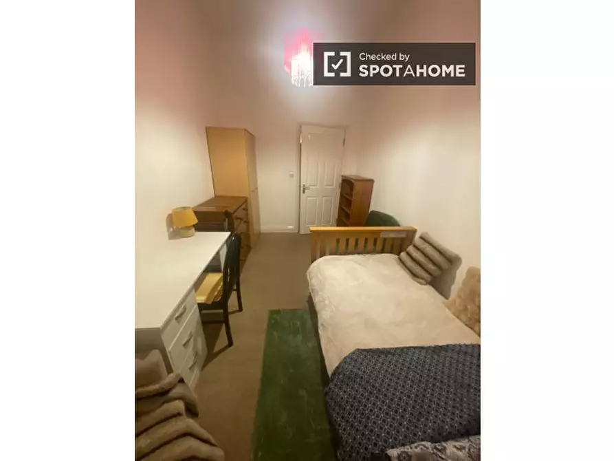 Immagine 17 di Camera condivisa in affitto  in flat, 55 Cooper Rd, London NW10 1BF, UK a Brent